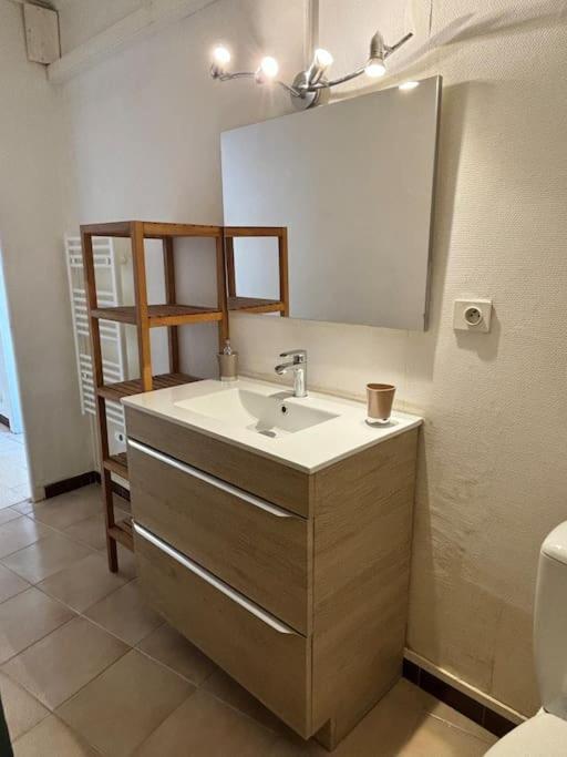 Maison De Ville Proche Mer, En Camargue Sur Le Chemin De Saint Jacques De Compostelle, Clim Reversible Vauvert Extérieur photo